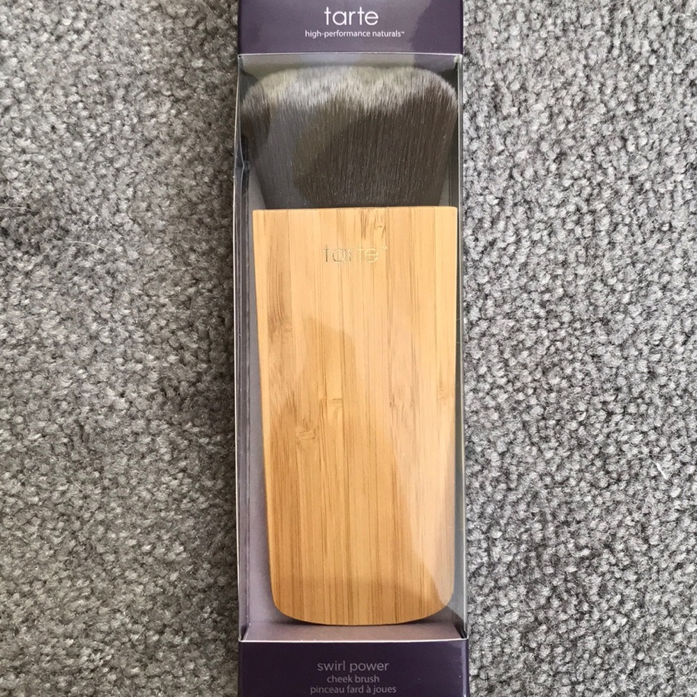 Swirl power cheek brush
